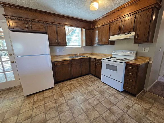 3rd image of 103 Cedar Ridge Dr