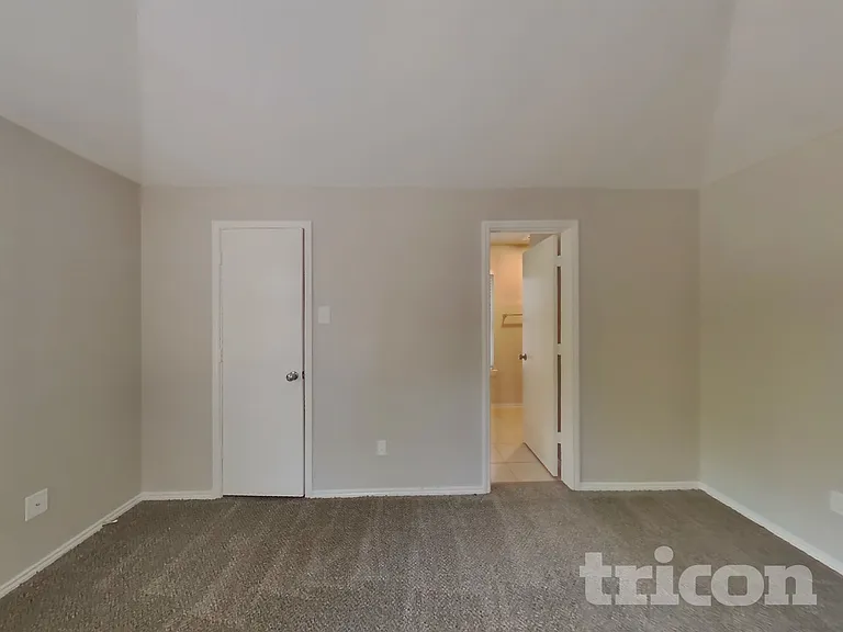 708 Wedgegate Dr — Photo 7