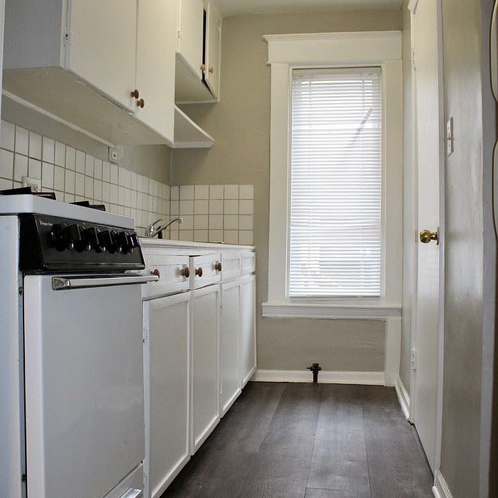 1st image of 615 Prospect Ave NE APT 1