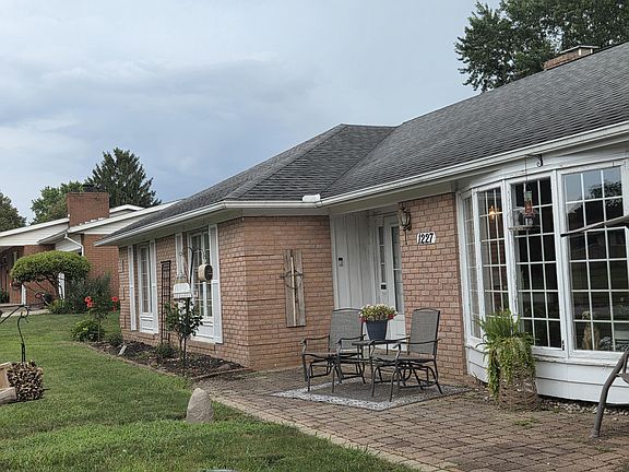 4th image of 1227 Spruce Ave