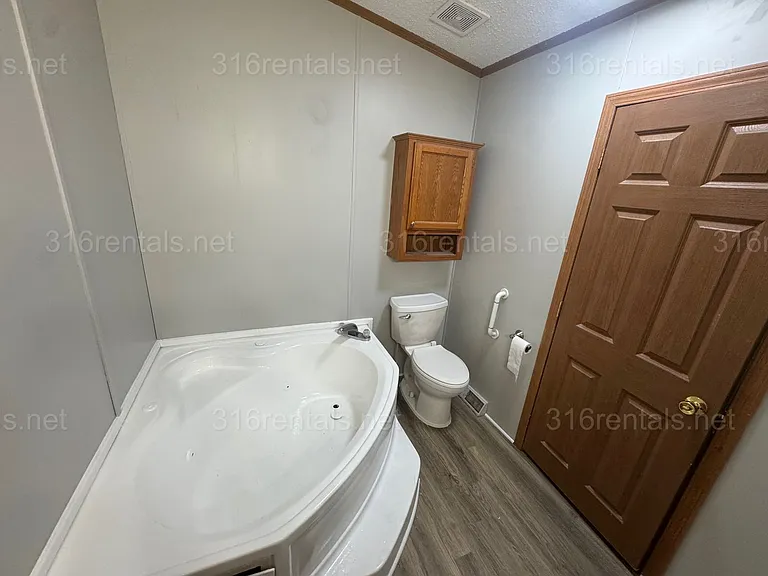 114 Blaine St — Photo 8