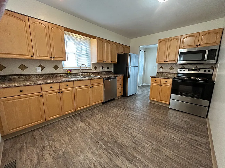4283 Beechgrove Dr — Photo 2