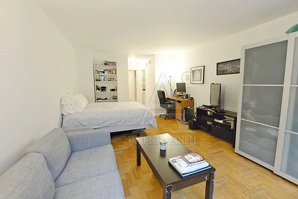 Rented by Peter Ashe | media 4
