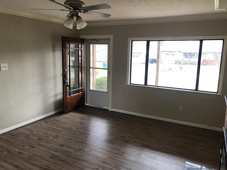 120 Easton Ave — Photo 4
