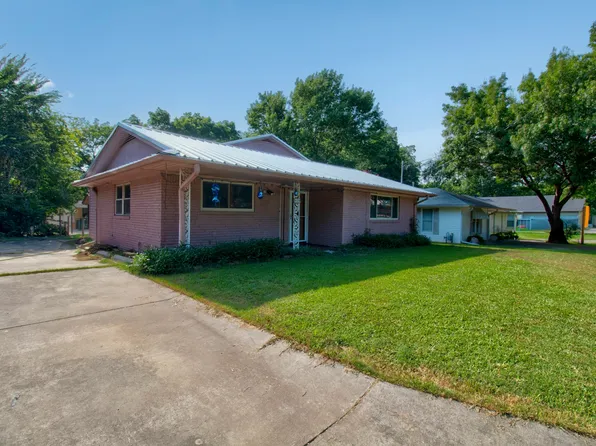 929 Dodson St, Gainesville, TX 76240