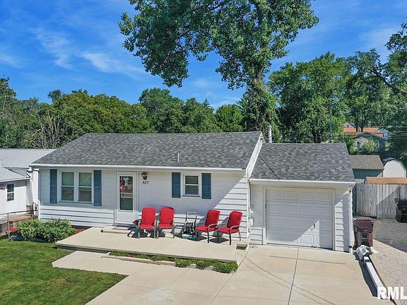 3rd image of 407 Groveland St