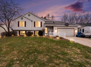11325 Barkton Dr, Holland, MI 49424