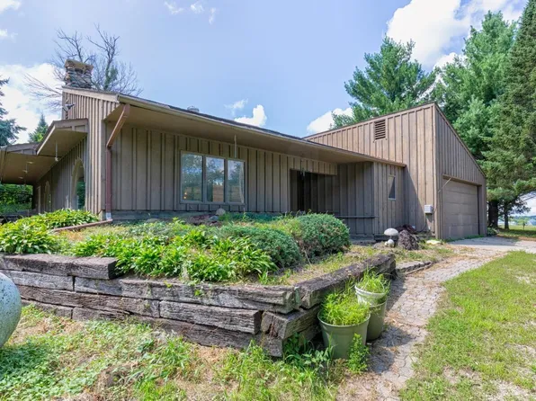 30126 Westbrook St, Cedar Falls, IA 50660