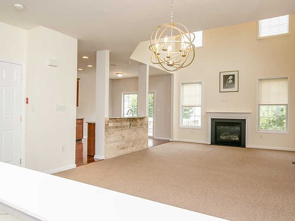 3rd image of 19 Deepwater Cir
