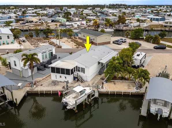 3811 Blueberry Ln, Saint James City, FL 33956