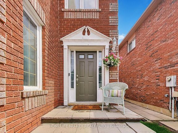 3rd image of 27 Lauchlin Cres