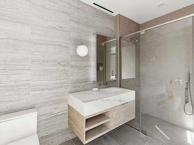 517 W 29th St #7G — Photo 4