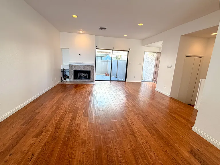 18242 Burbank Blvd #8 — Photo 22