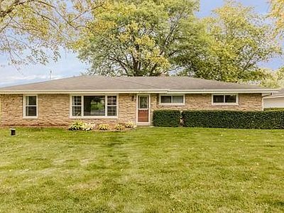 W154N8216 Valley View Dr, Menomonee Falls, WI, 53051