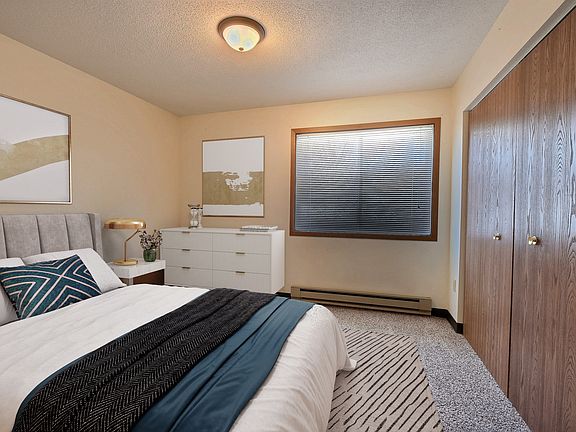 Fargo, ND Prairiewood Meadows Apartments | Bedroom