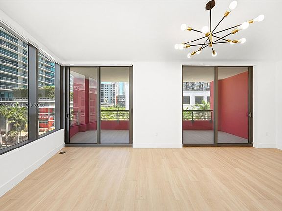 4th image of 90 NE 32nd #412