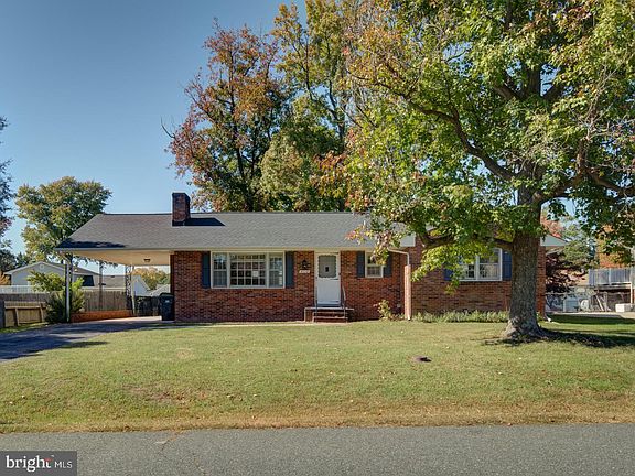 3rd image of 4112 Redwood Cir