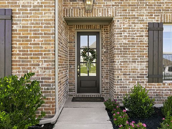 2nd image of 601 Bonnie Rose Ln