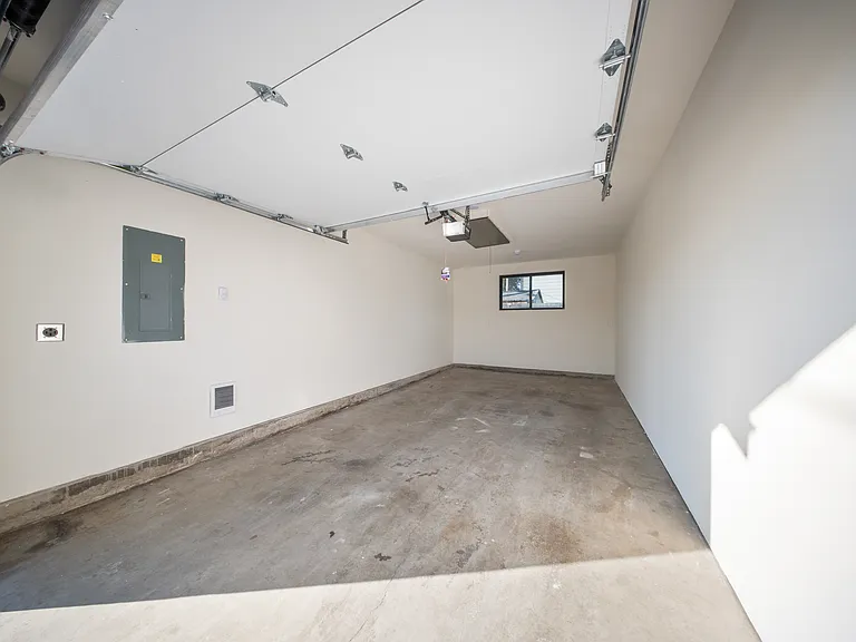 1068 Harding St — Photo 15
