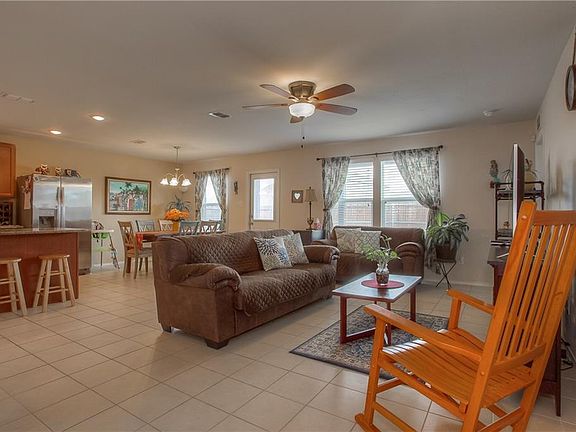 3rd image of 5913 Mountain Bluff Dr