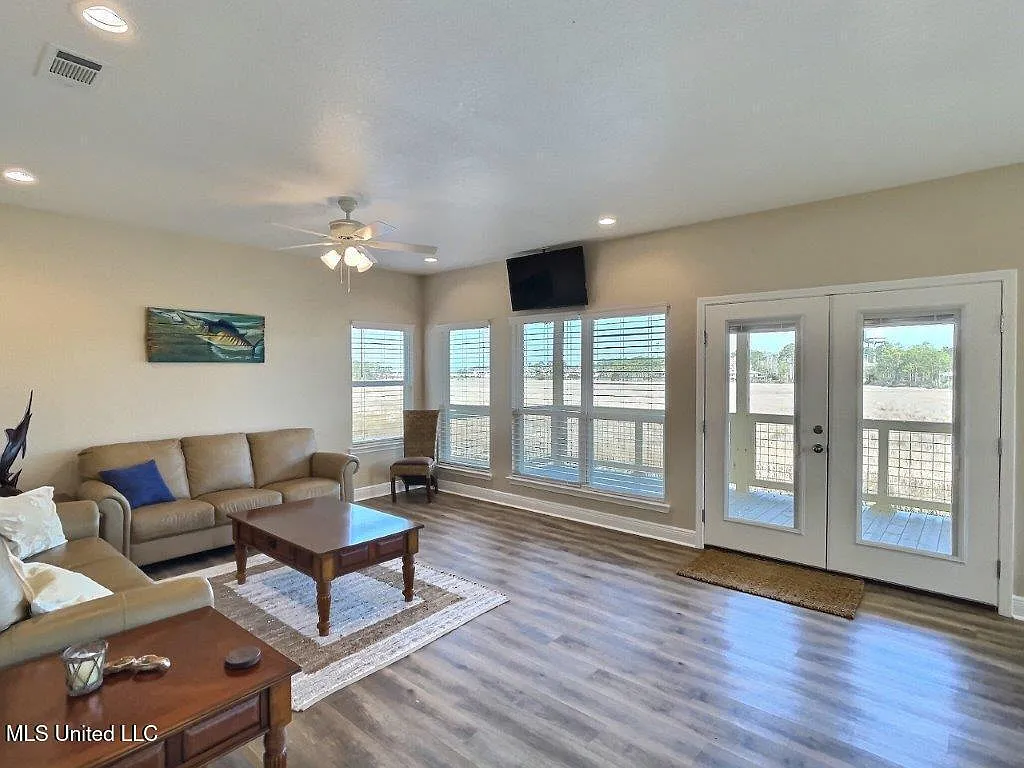 Building Photo - 8712 W Simmons Bayou Dr