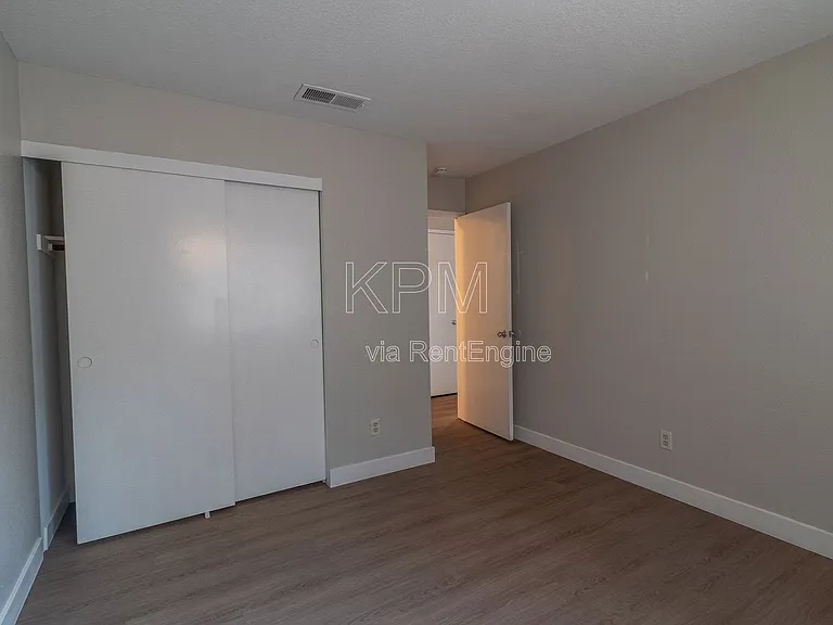 Stamford Court Apartments — Photo 13