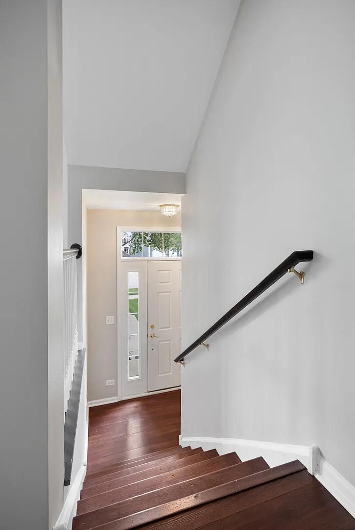 3 bed, 2.5 bath, 2275 sqft, $2,800 — Photo 3