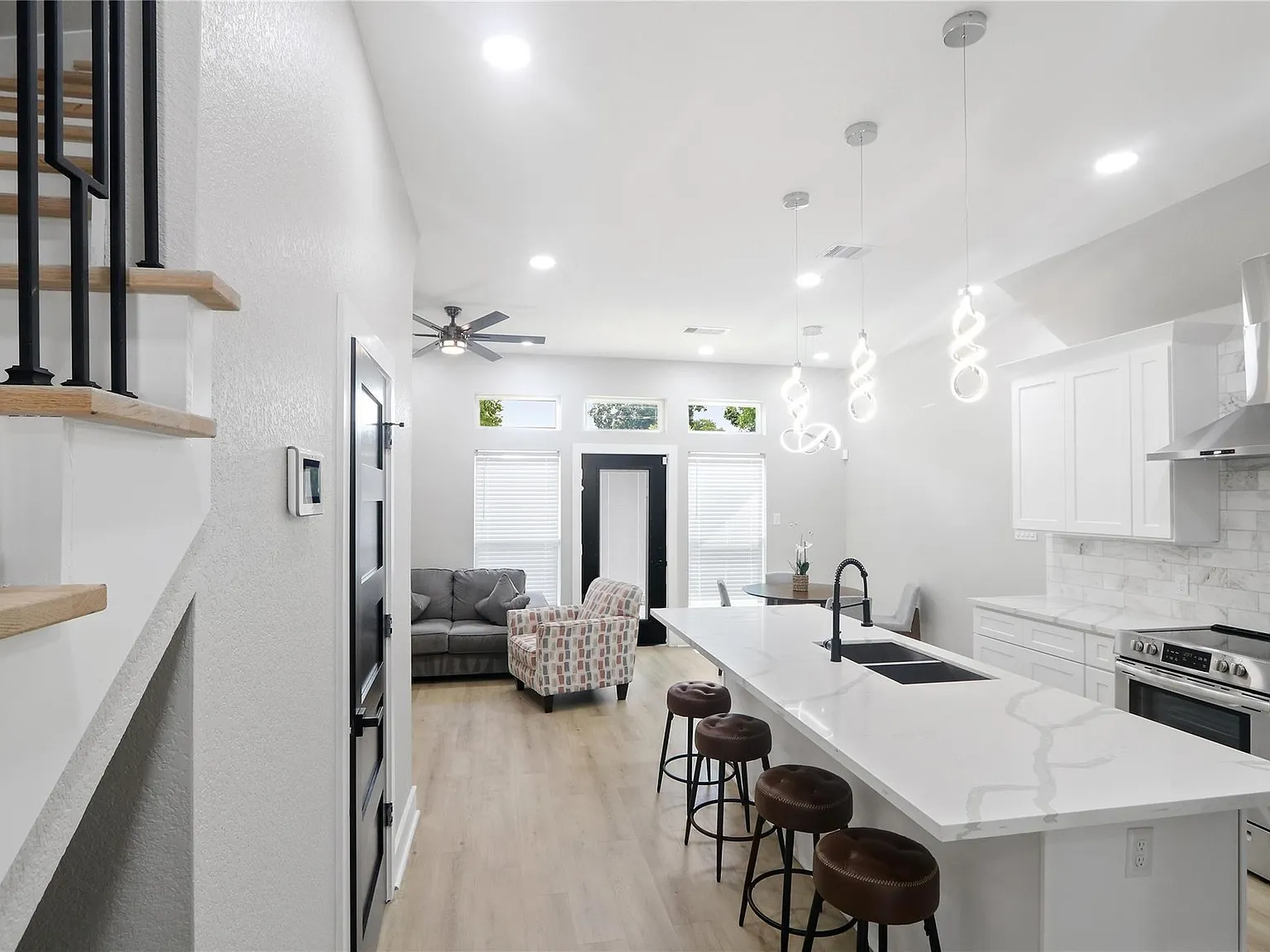 3 bed, 2.5 bath, 1500 sqft, $2,150 — Photo 4