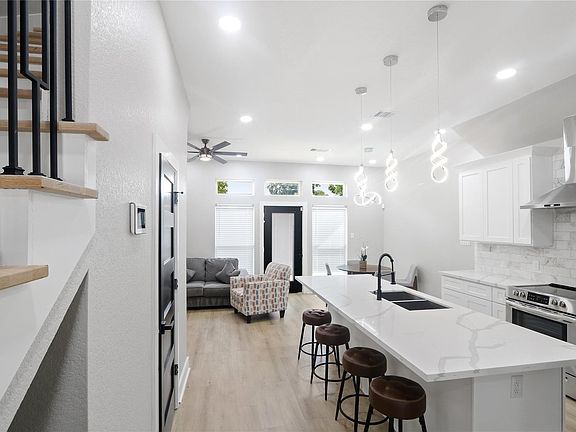 4th image of 1017 Calvin Ave #B
