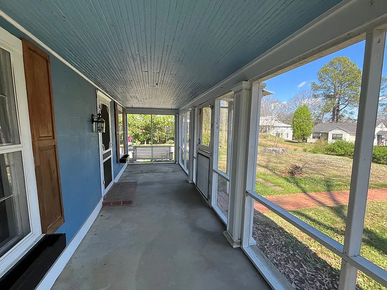 1511 N Main St — Photo 11