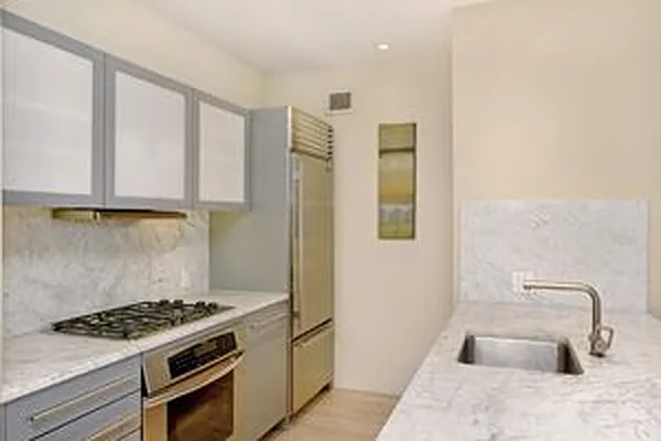 Sold by Douglas Elliman | media 15