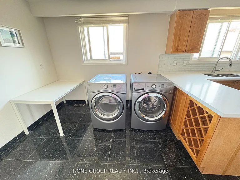 34 Navaho Dr #UPPER FL — Photo 6