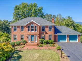 5279 Golden Eagle Ln, Roanoke, VA 24018