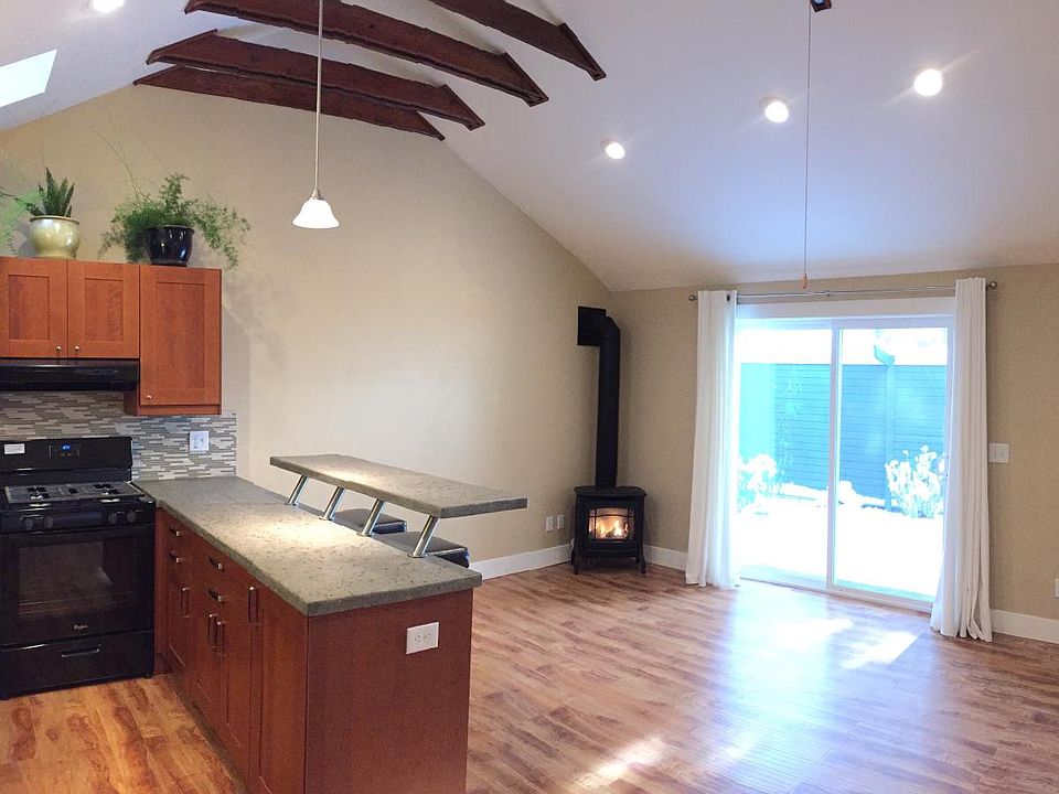 Kitchen & Living Room with Dining Bar