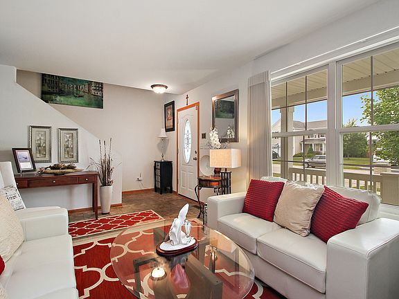 2nd image of 2275 Crescent St