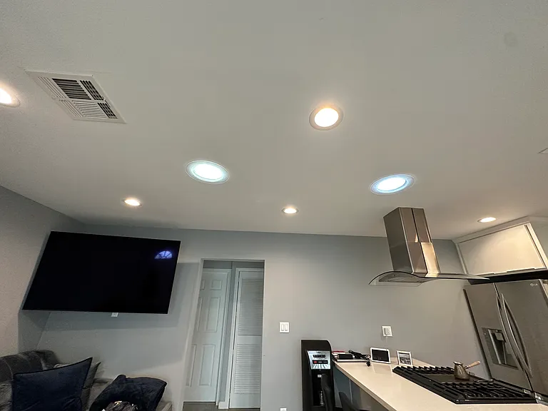 2 sun inlets in the ceiling