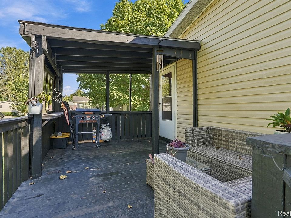 28034 Charlemagne St, photo 27