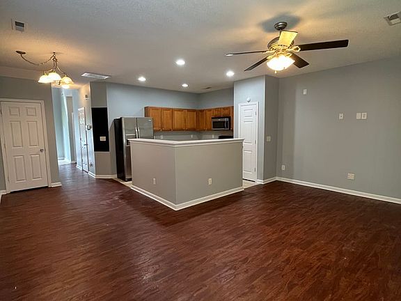 5th image of 234 Brookshire Rd