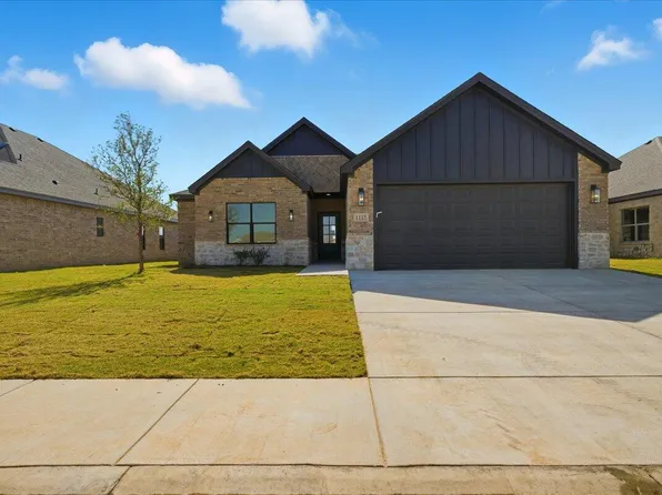 1115 N 6th St, Wolfforth, TX 79382