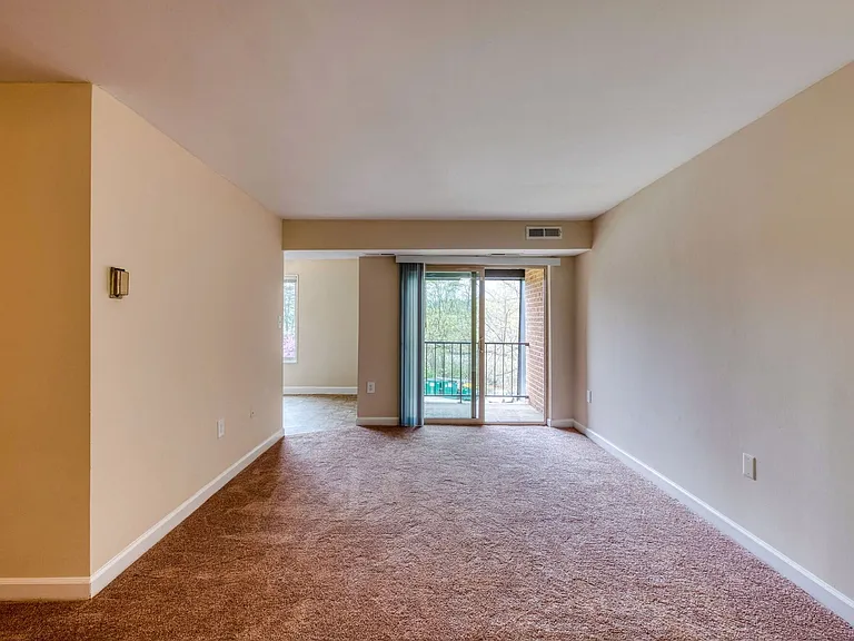 Oakton Park Apartments Unit 8-21 3
