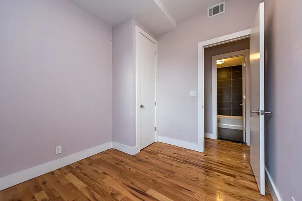 Rented by Nooklyn NYC LLC | media 18