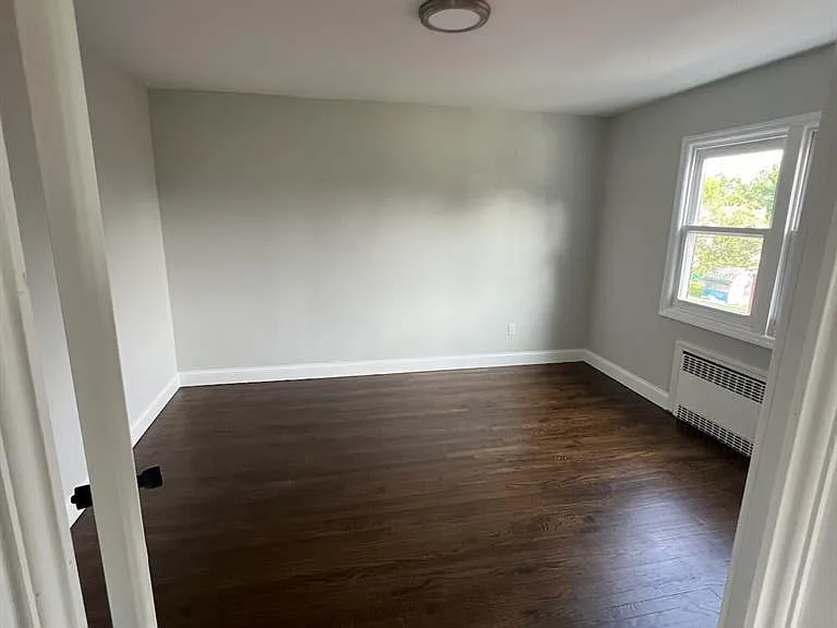 905 Sanford Ave — Photo 2