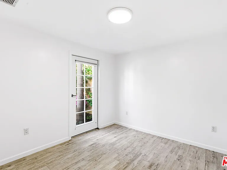 8424 W 4th St — Photo 11