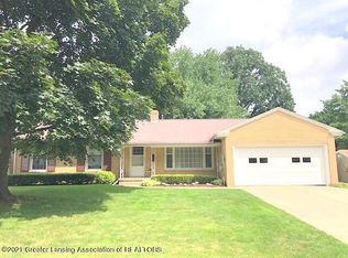 2904 S Cambridge Rd, Lansing, MI 48911