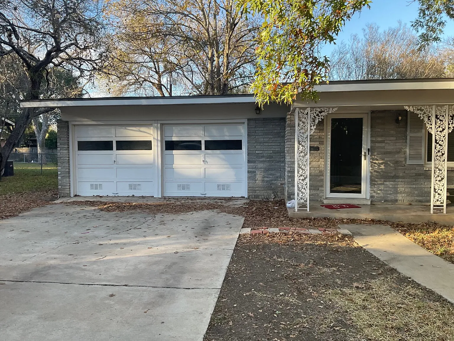 3 bed, 2.0 bath, 1741 sqft, $2,350 — Photo 3