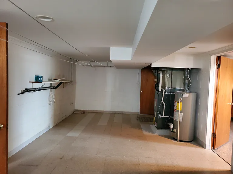 229 Elaine St — Photo 10