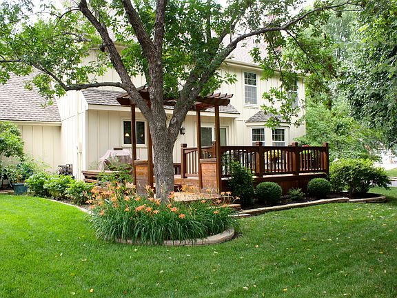 Beautiful Deck and backyard