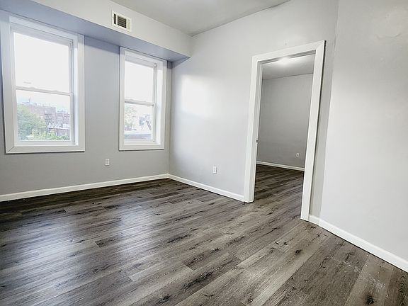 4th image of 122 Wade St #3