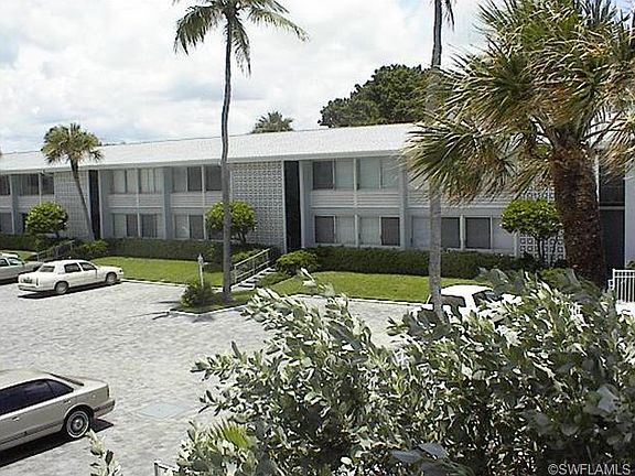 3rd image of 1065 Gulf Shore Blvd N APT 404