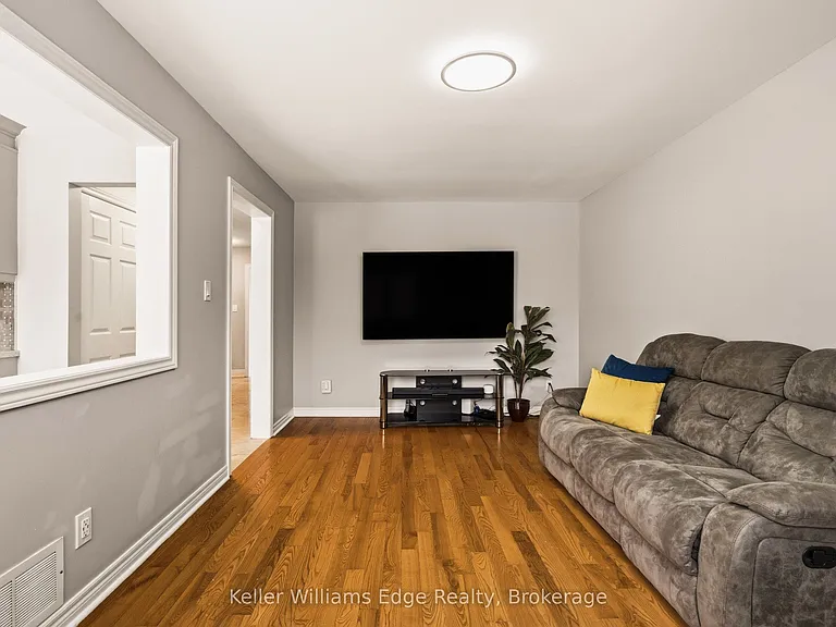 6760 Dillingwood Dr — Photo 9